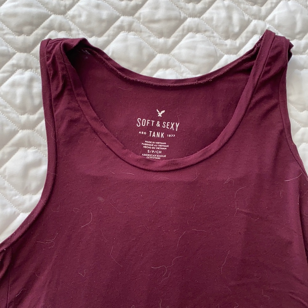 American Eagle “soft and sexy” flowy maroon tank